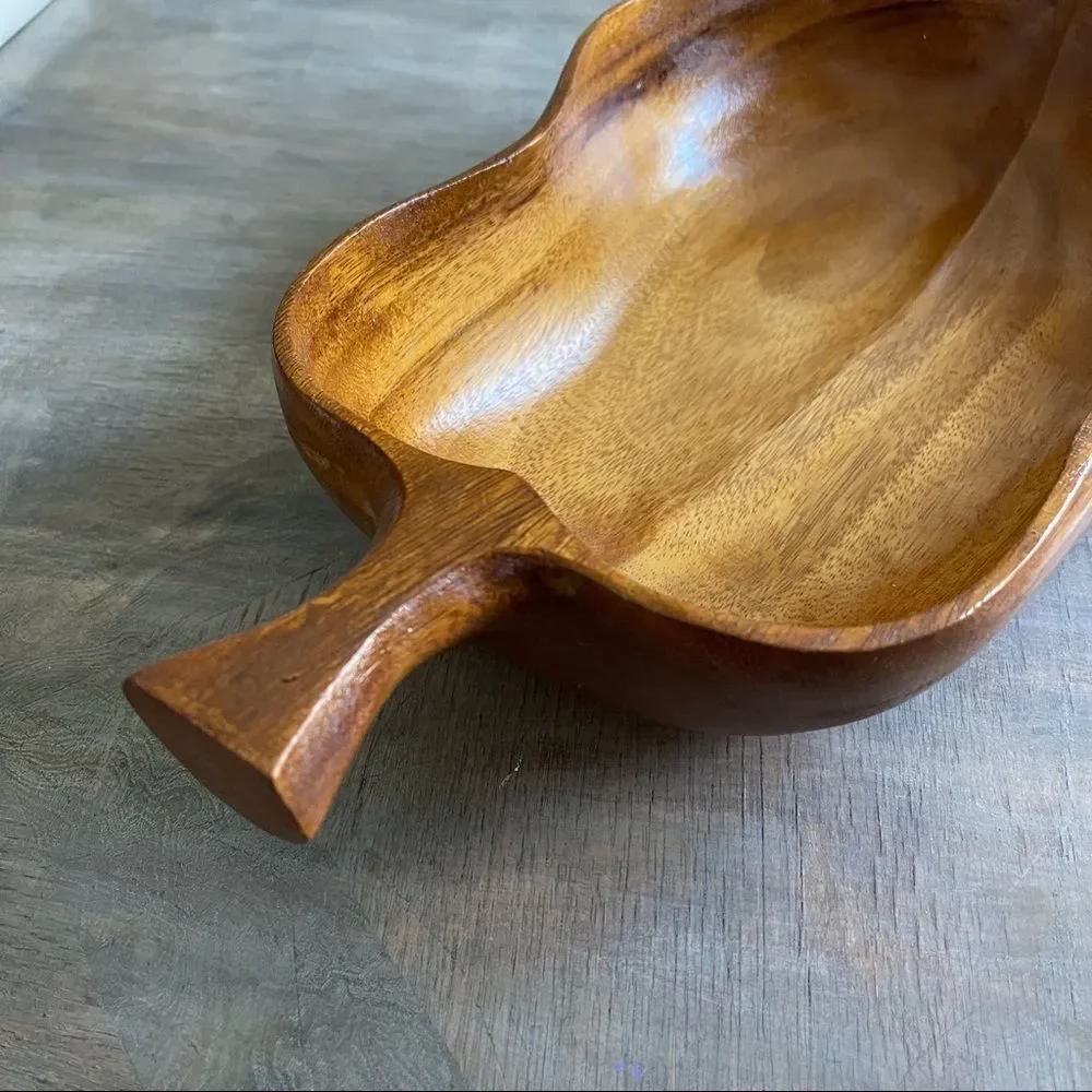 Wooden leaf shaped fruit bowl lightweight flat bottom